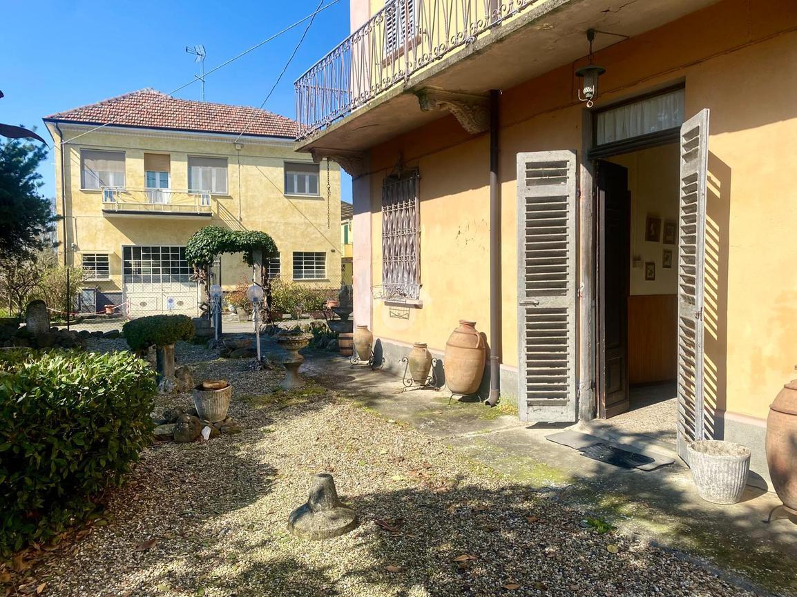 Casa indipendente in Via Giosuè Carducci 27, Sale