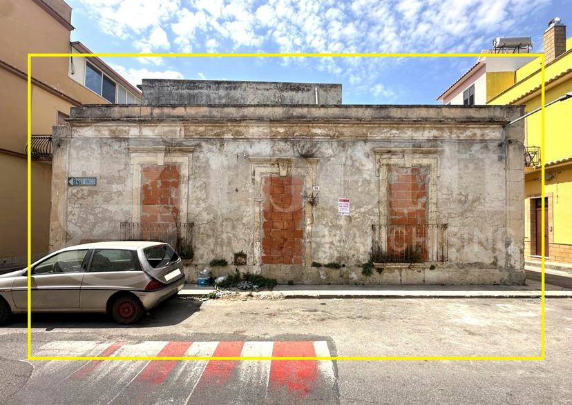 Casa indipendente in Via Francesco Azzolini  56, Avola