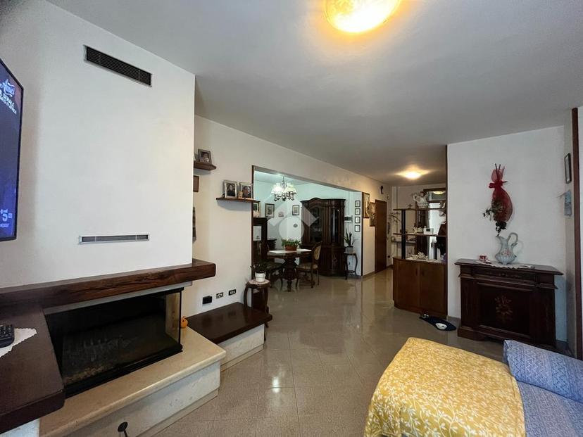 Quadrilocale in Via G. Pascoli 5, Castelnovo di Sotto — foto 2 di 5