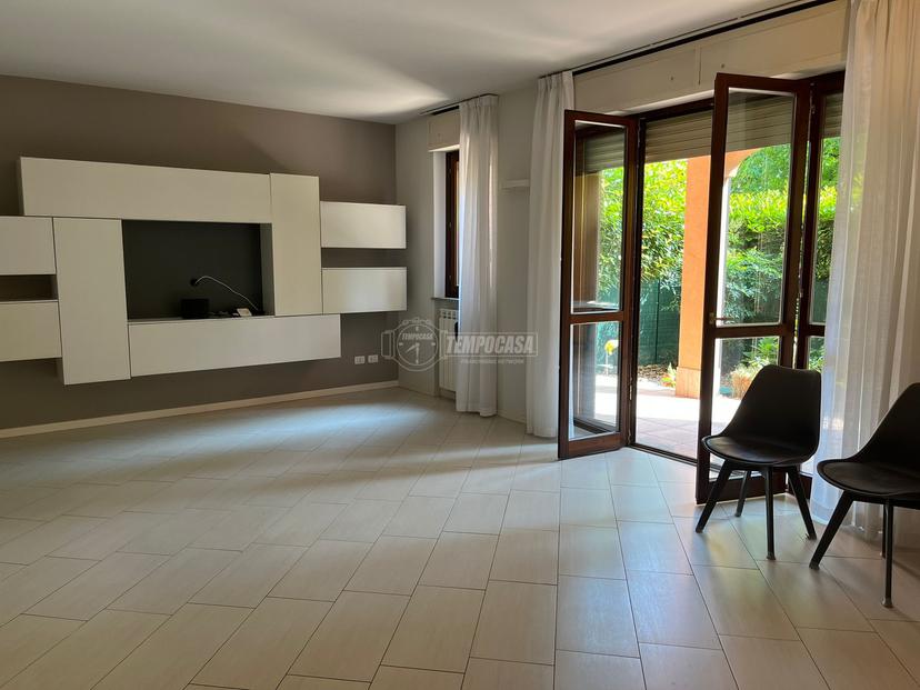 Trilocale in Via Santa Teresa del Bambin Gesù, Legnano — foto 4 di 5