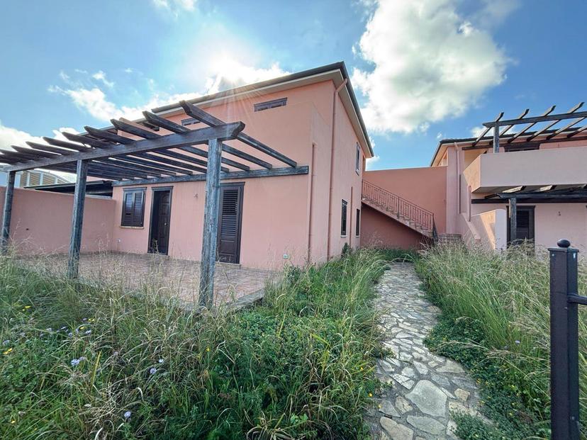 Villa a schiera, Campofelice di Roccella