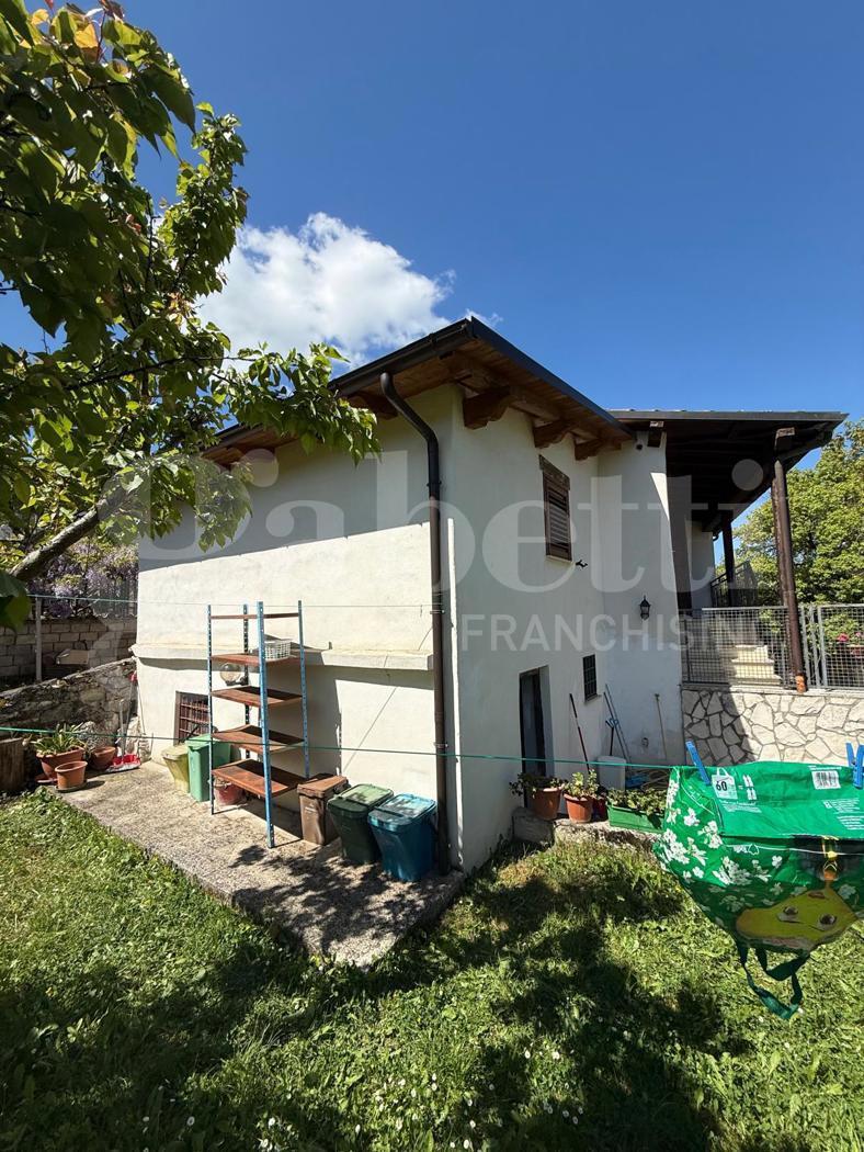 Casa indipendente in Via Ruva Snc, Pescorocchiano