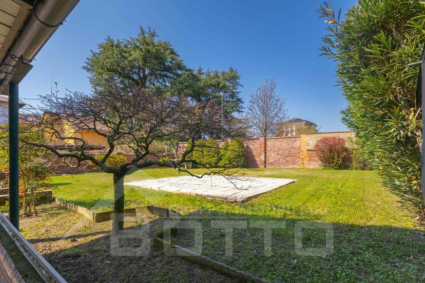 Villa in Via Tevere N.11, Oleggio — foto 3 di 5