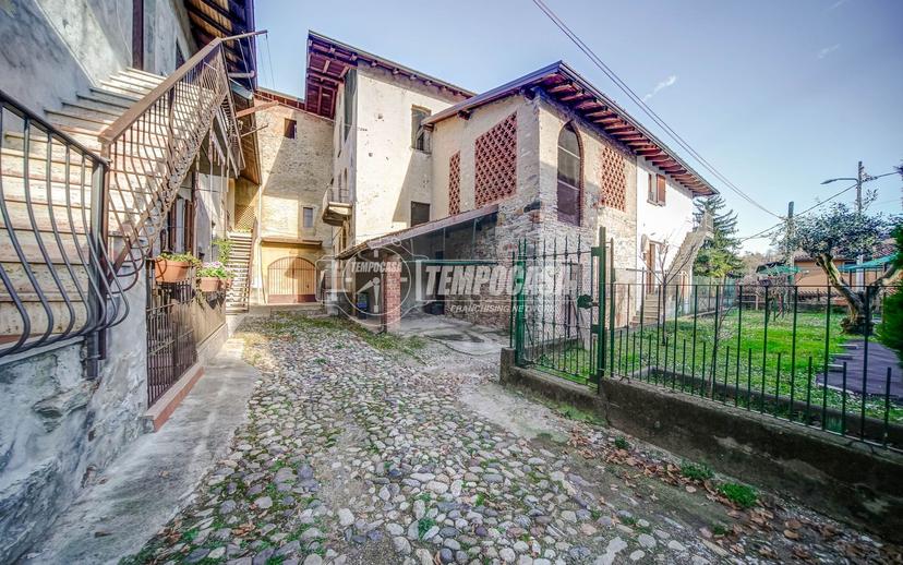 Appartamento in Via Castello 12, Azzate — foto 2 di 5