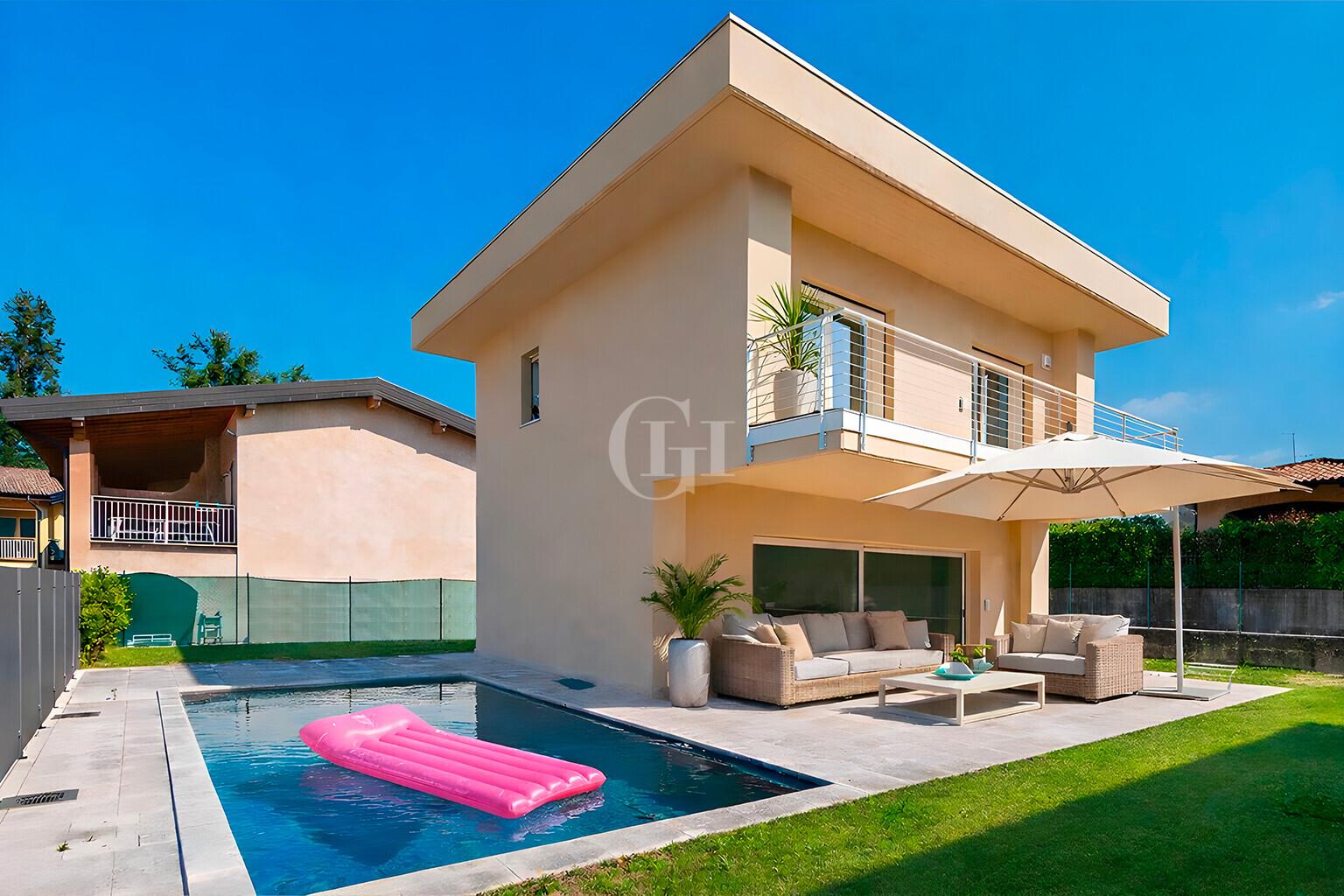Villa unifamiliare in Via Repubblica 9, Manerba del Garda