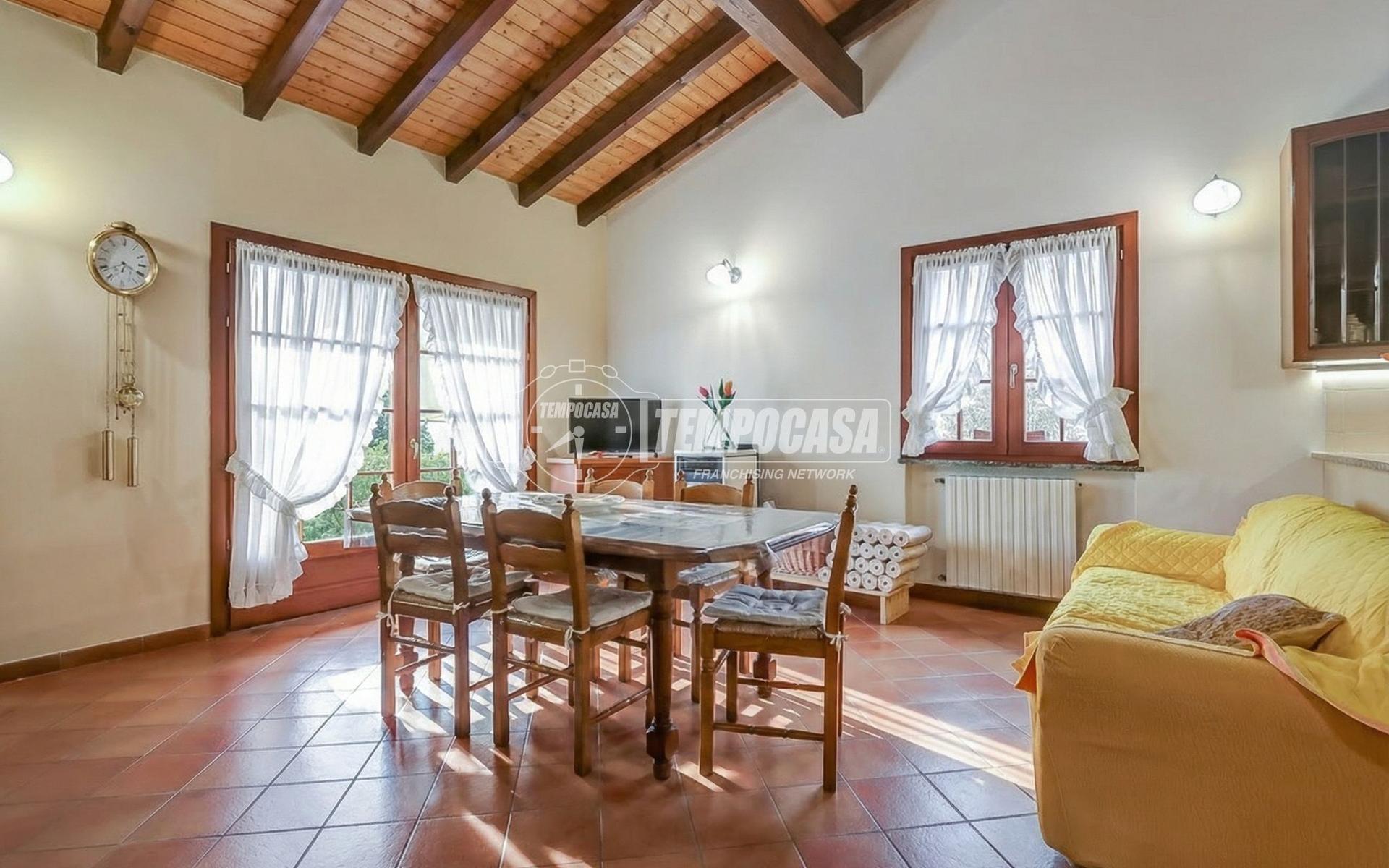 Casa indipendente in Via Cima Campagna, Comabbio