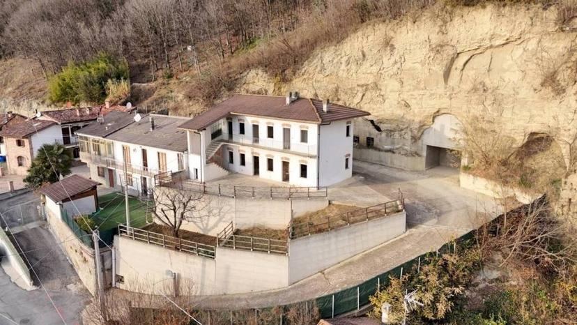 Rustico in Via Valeirole, Corneliano d'Alba — foto 3 di 5