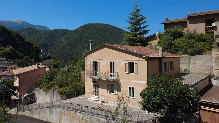 Casa indipendente in Cerreto di Spoleto, Frazione Ponte, Cerreto di Spoleto — foto 2 di 5