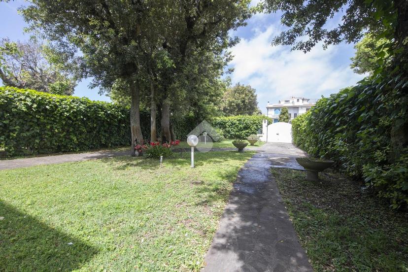 Villa in Via Fiorenzuola di Focara 10, Fiumicino — foto 5 di 5