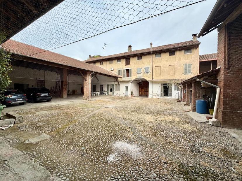 Cascina in  Via Castellazzi 15, Sartirana Lomellina — foto 2 di 5