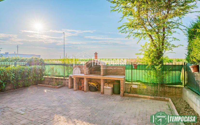 Villa a schiera in Largo Rosario Livatino, Calvenzano 35, Caselle Lurani