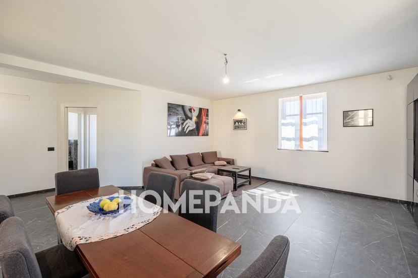 Villa unifamiliare in Via G. Mazzini, Travedona-Monate — foto 2 di 5