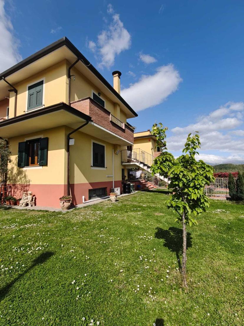 Villa a schiera, Aulla — foto 3 di 5