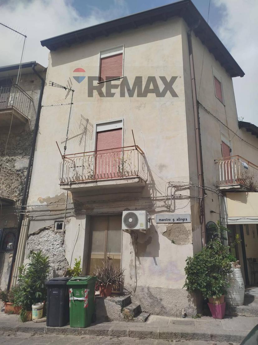 Casa indipendente in Piazza Guglielmo Marconi 1/3/5, Raddusa — foto 3 di 5