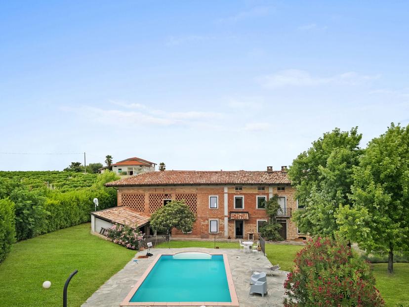 Cascina in Via San Siro 26, Calosso — foto 3 di 5