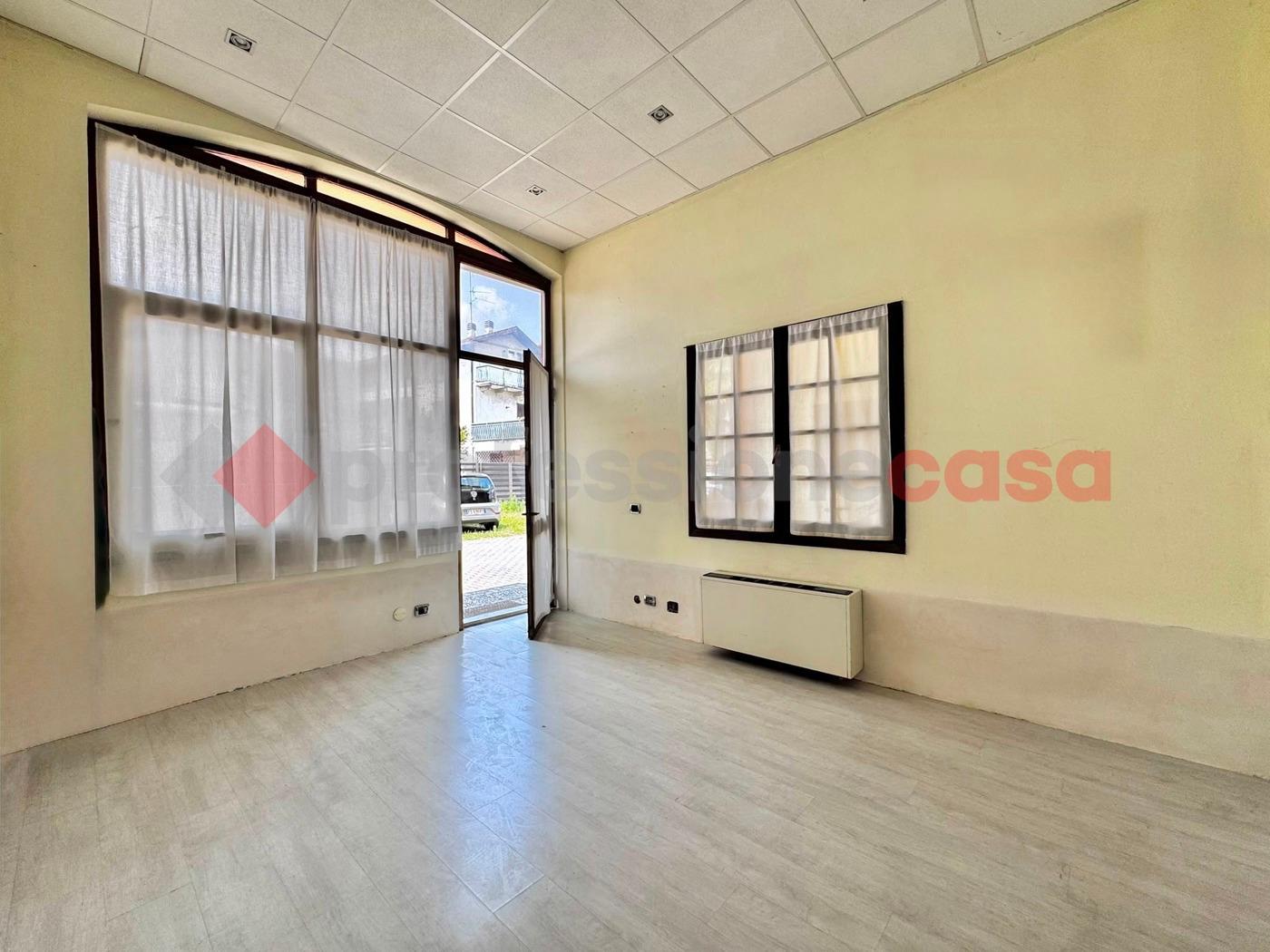 Trilocale in Via Roma , Dormelletto