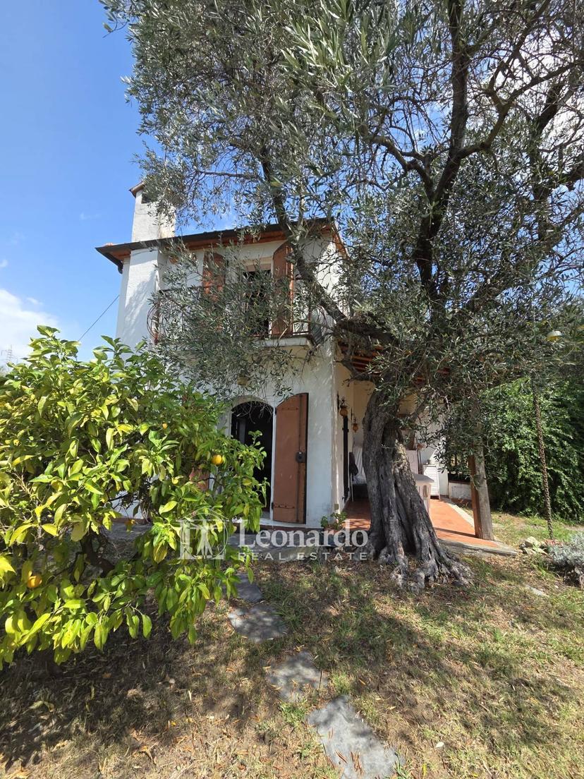 Casa indipendente in Via Canipaletti, Massarosa