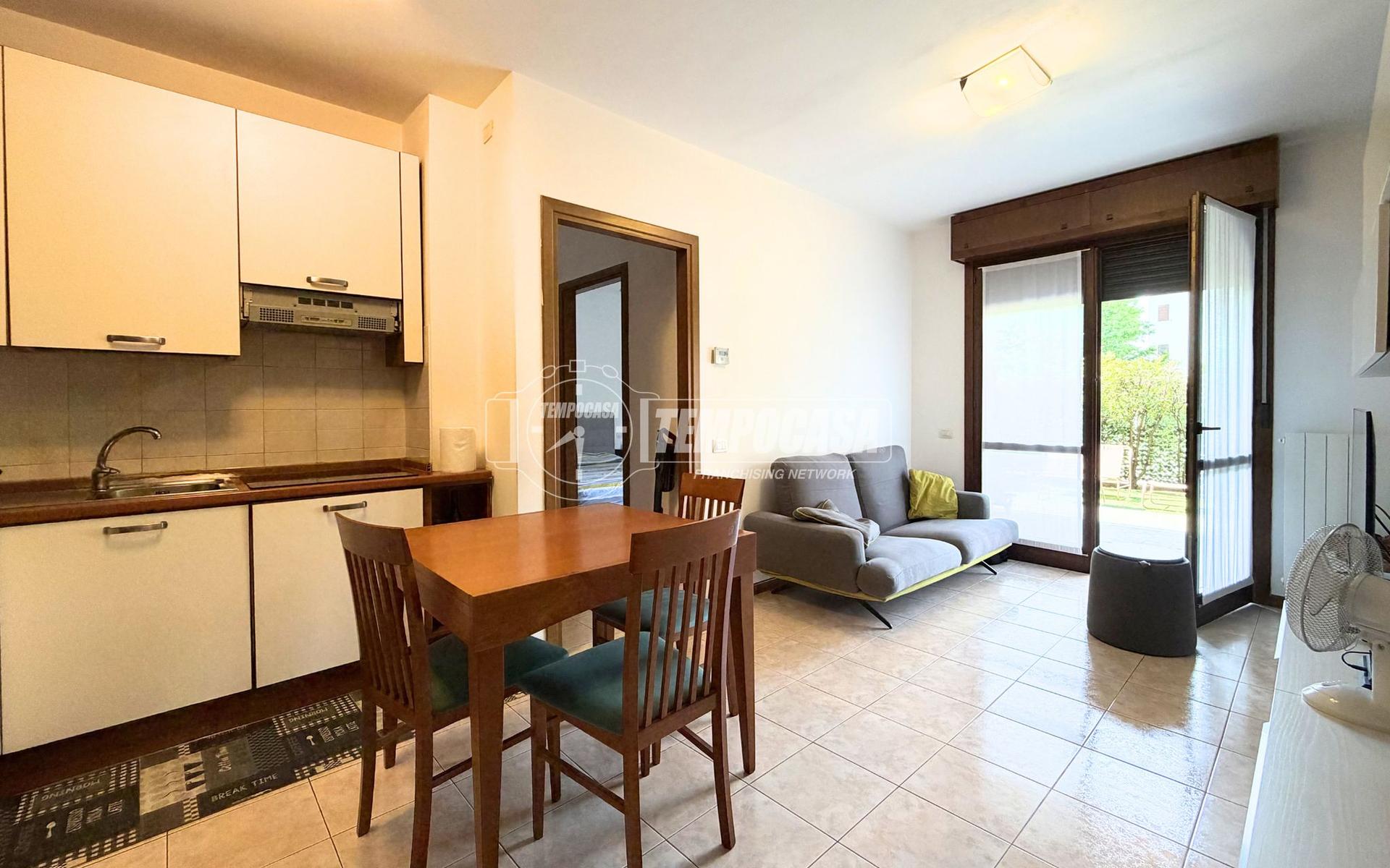 Bilocale in Via Arturo Toscanini 9, Usmate Velate