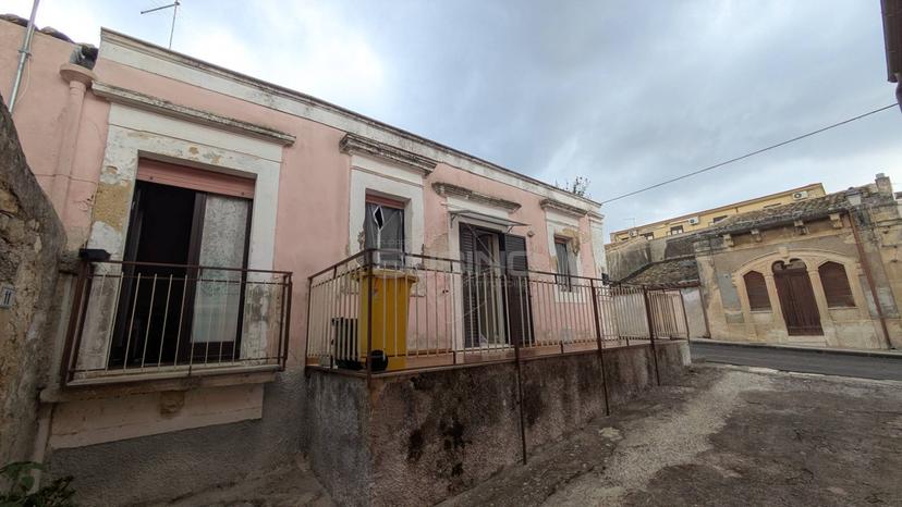 Casa indipendente in Via  Umberto I°, Cassaro — foto 4 di 5