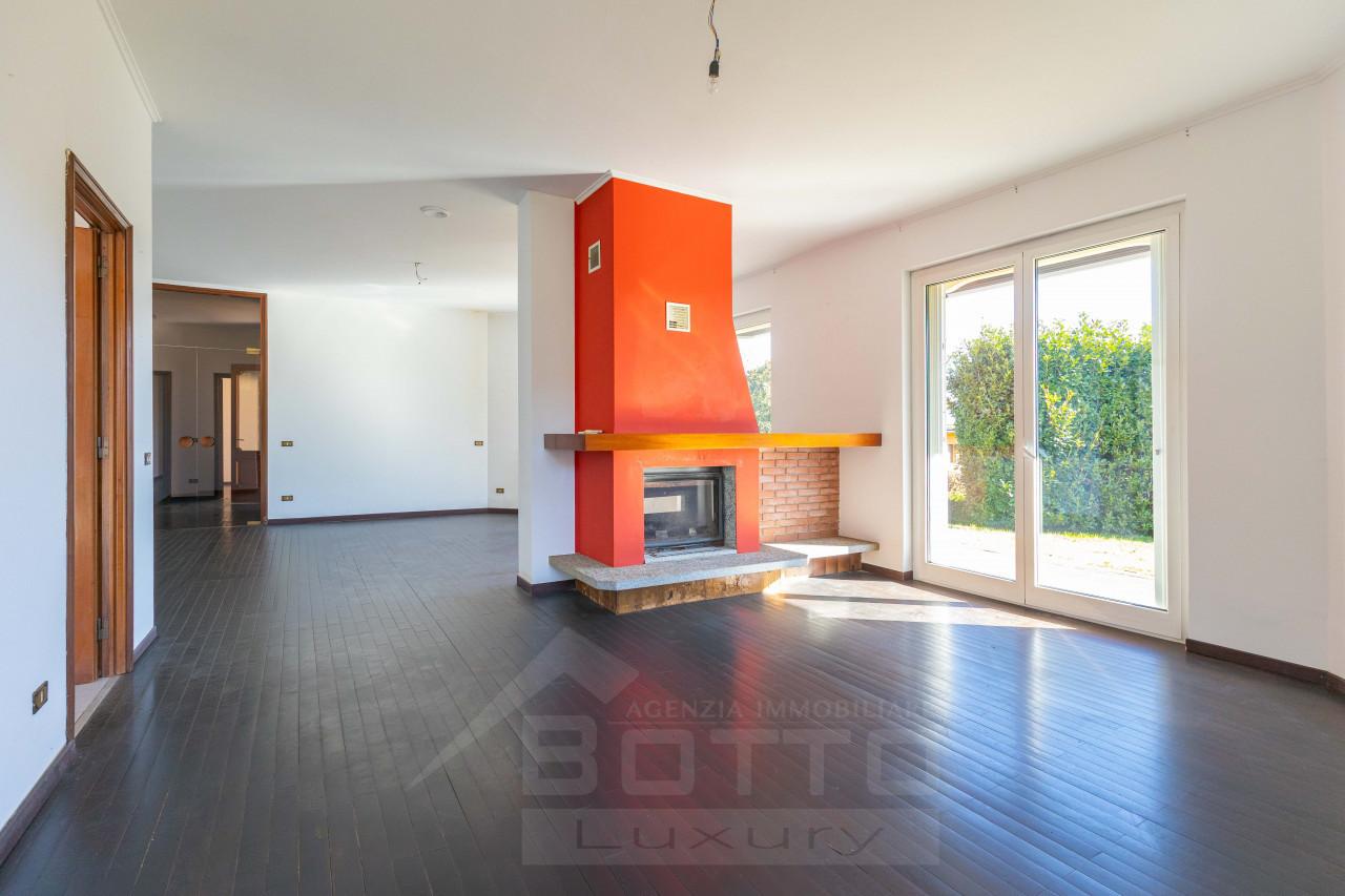Villa in Via Giusto Caligara 2, Arona
