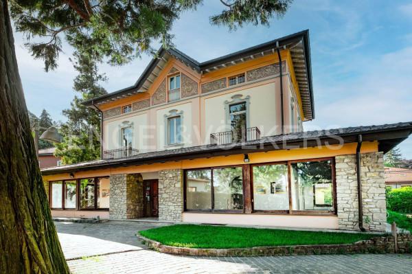 Villa plurifamiliare in Via Montello 8, Varese