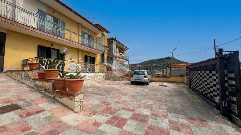 Quadrilocale in Via Monterusso 90, Pozzuoli — foto 3 di 5