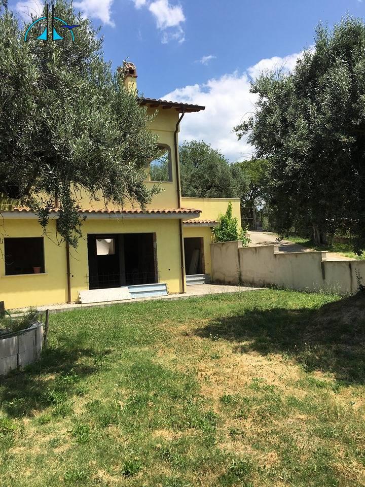 Villa in Via Santo Pietro Snc, Fara in Sabina — foto 2 di 5