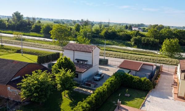 Villa, Moglia