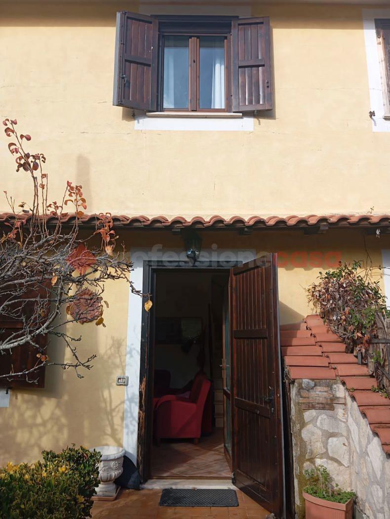 Villa plurifamiliare in Via Fabrizio De Britis 4, Rocca di Botte — foto 3 di 5