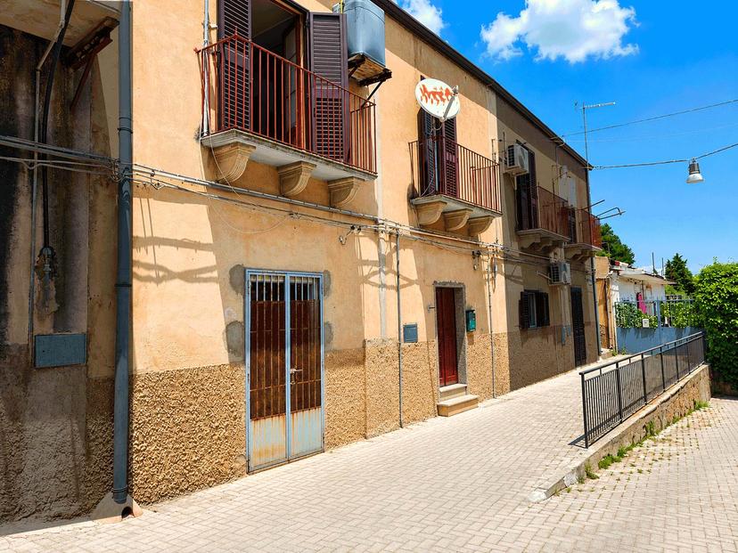 Casa indipendente in Via Salvatore Lo Tauro, San Michele di Ganzaria — foto 4 di 5