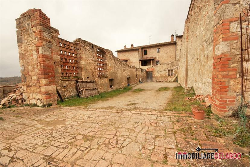 Quadrilocale, Monteriggioni