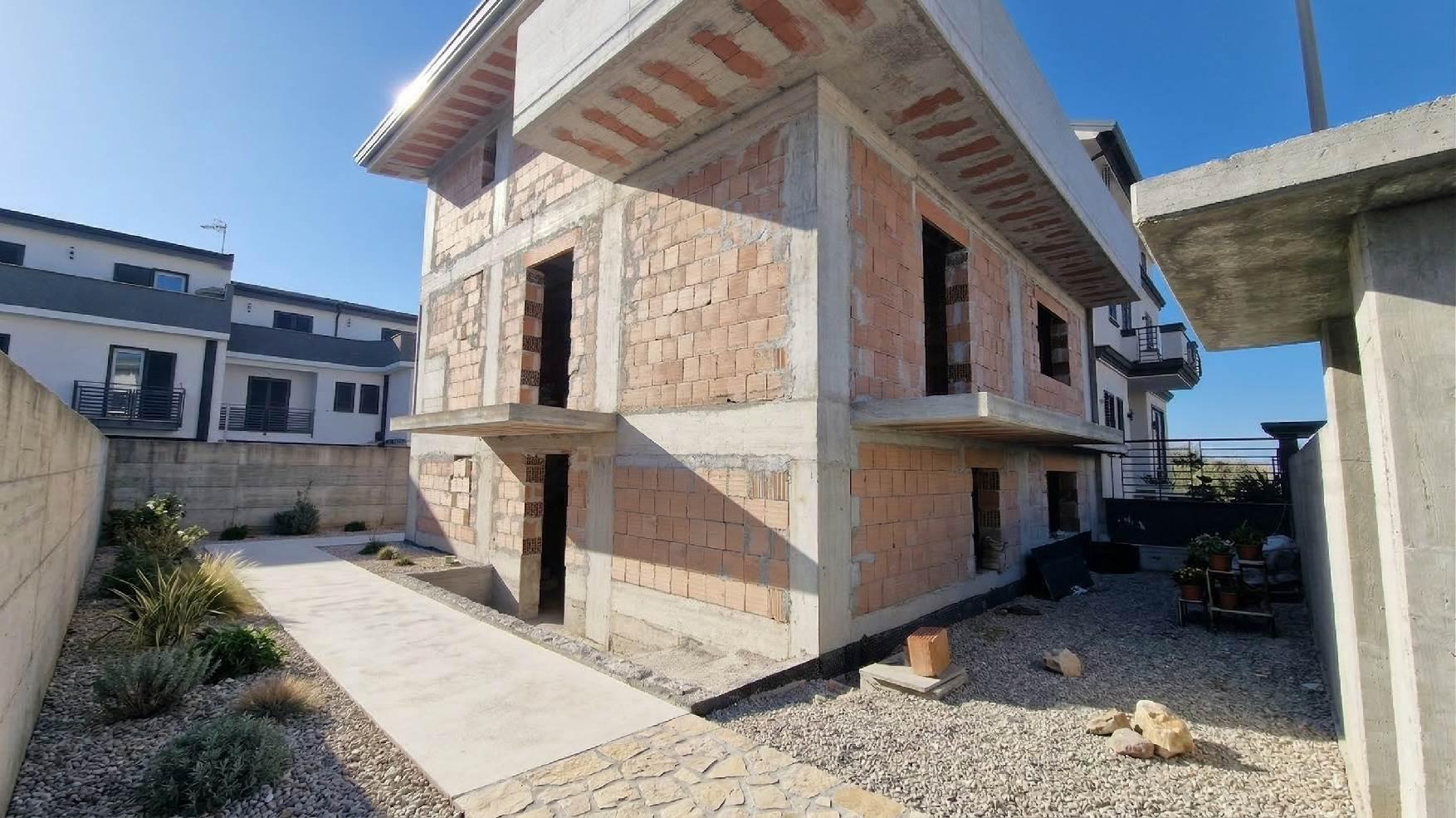 Villa in Via Castelvolturno, Mondragone