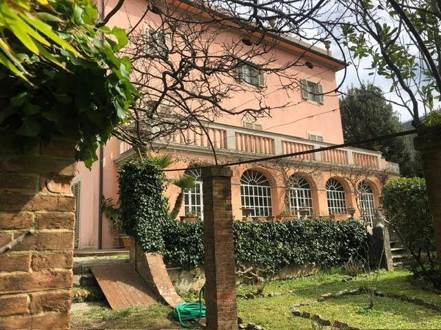 Villa, Calci