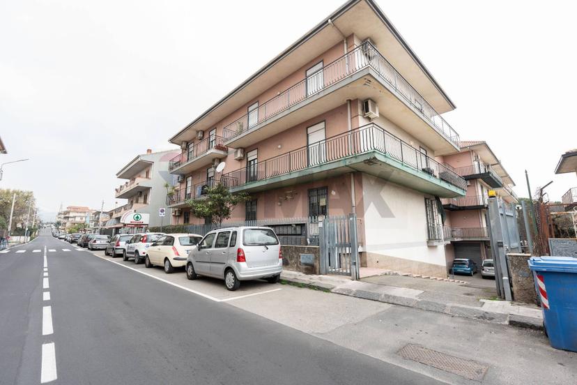 Trilocale in Via Santa Maria La Stella 78, Aci Sant'Antonio — foto 2 di 5