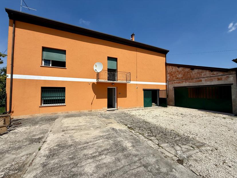Casa indipendente in Via dei Mori, 46, Cerea — foto 3 di 5