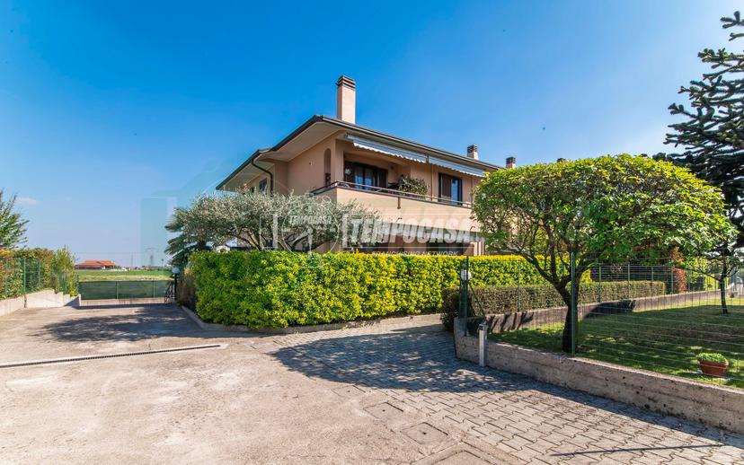 Quadrilocale in Via Falcone, Cislago — foto 3 di 5