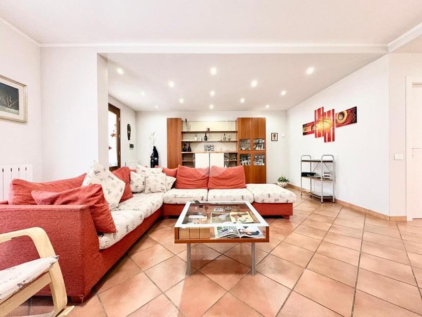 Casa indipendente in Via Ugo Fornasari 11, Castelvetro Piacentino — foto 2 di 5
