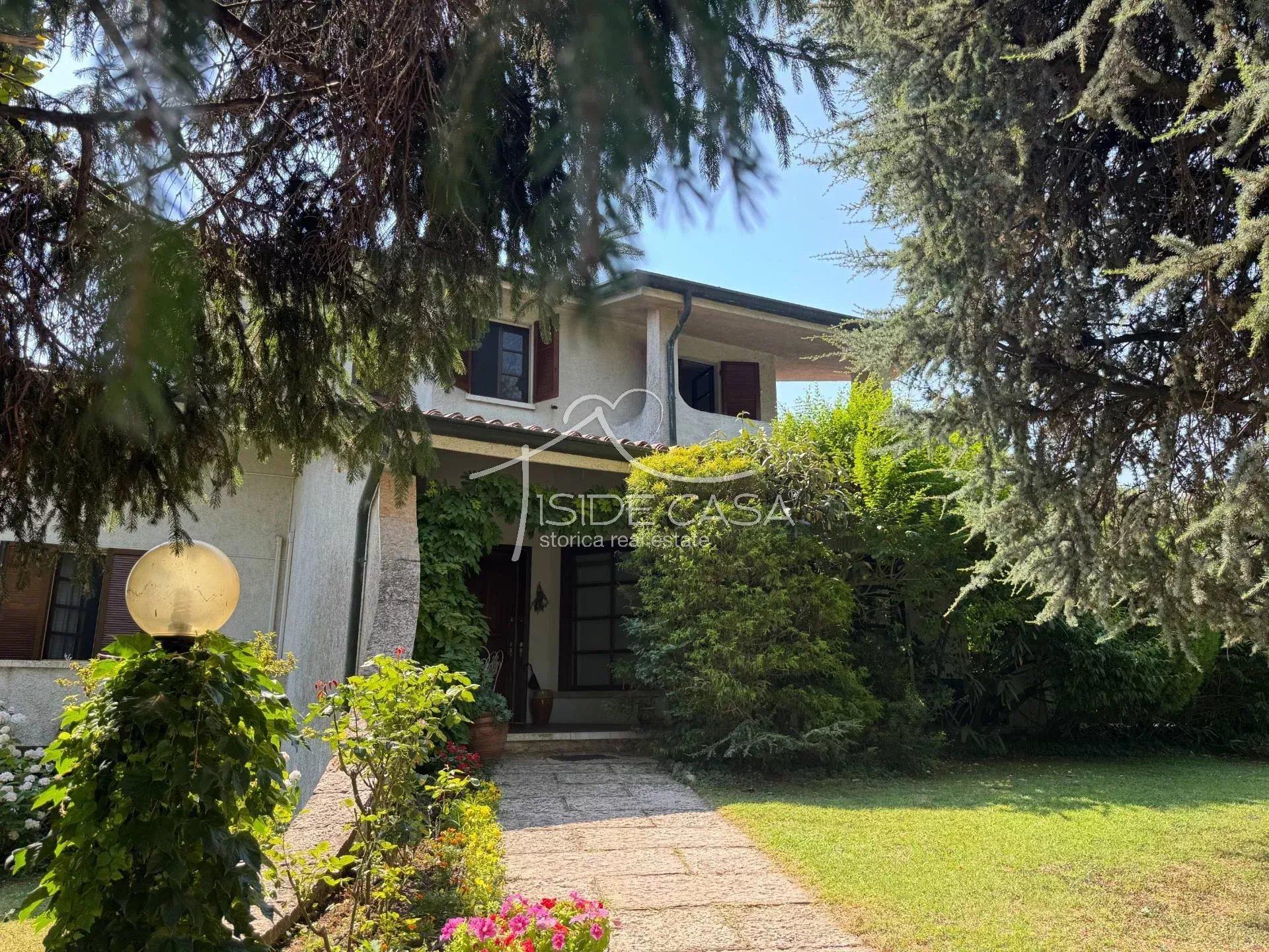 Villa, Curtatone