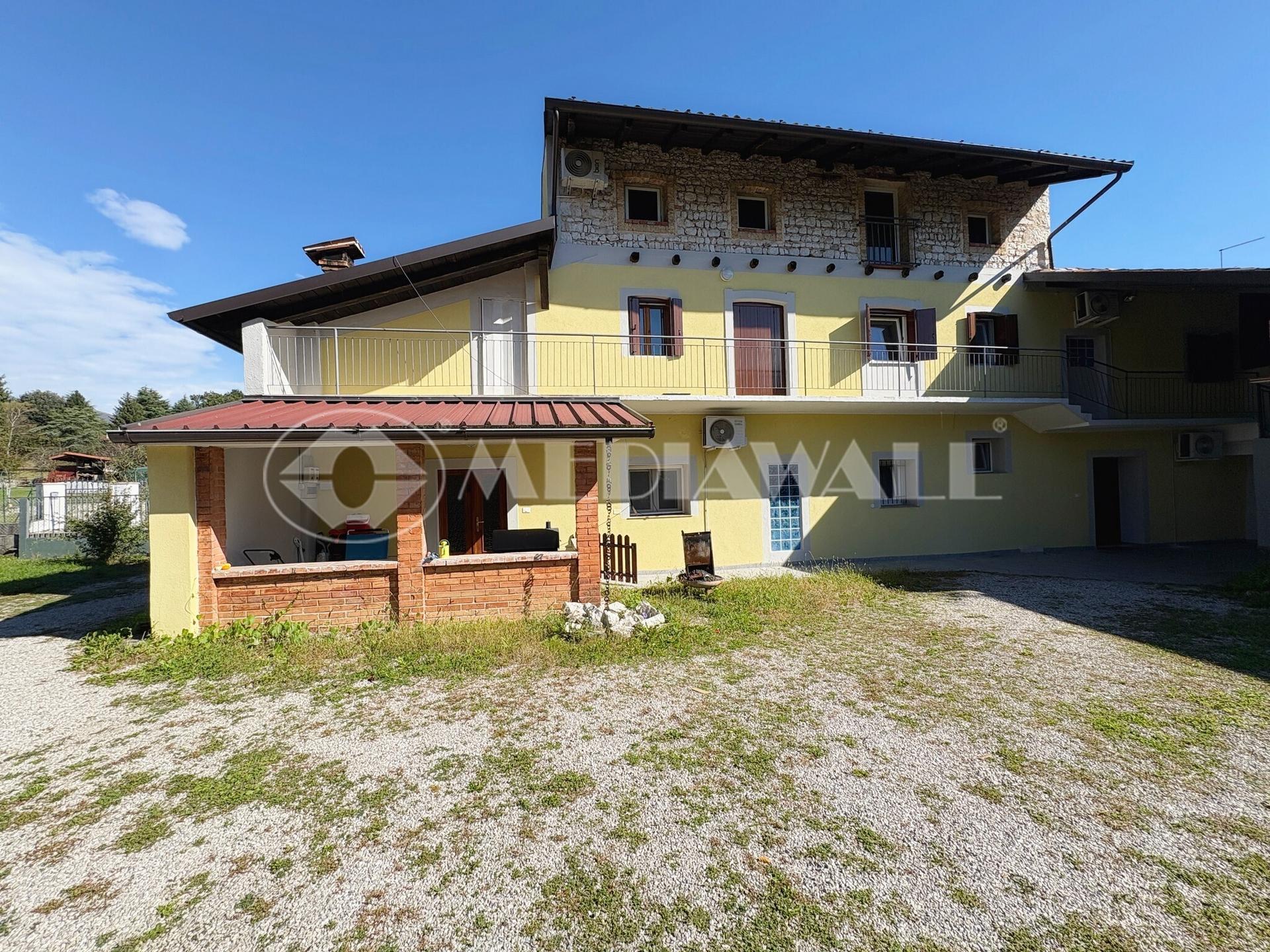 Villa a schiera in Via Bares 19, Aviano