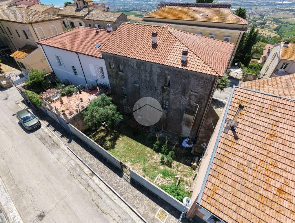 Casa indipendente in Corso Umberto I 43, Roseto degli Abruzzi