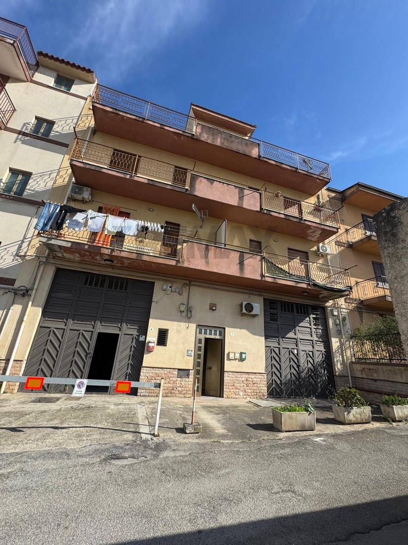 Quadrilocale in Via Santa Maria di Gesu\' - Fondo Saccone 7, Palermo