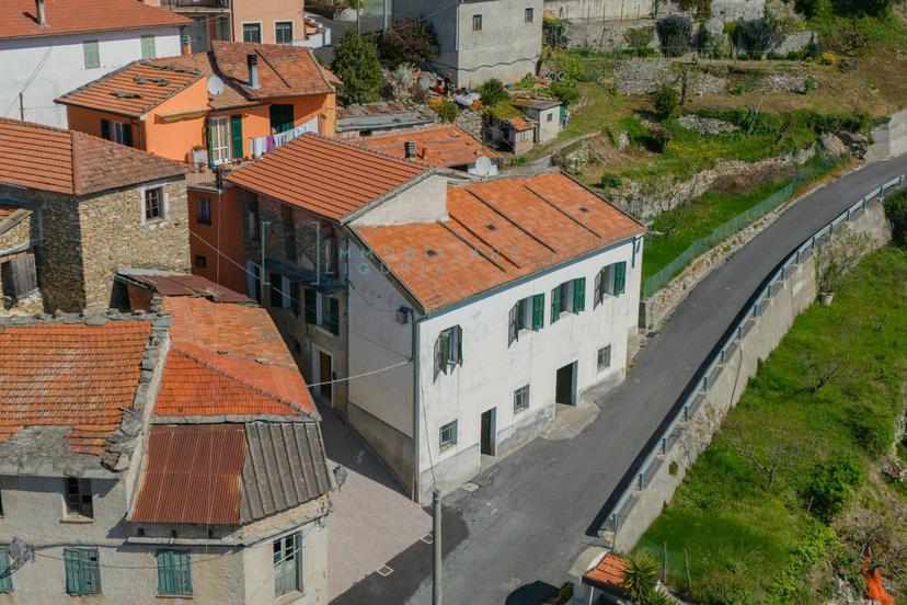Casa indipendente in Borgata Mugno, Aquila d'Arroscia — foto 2 di 5