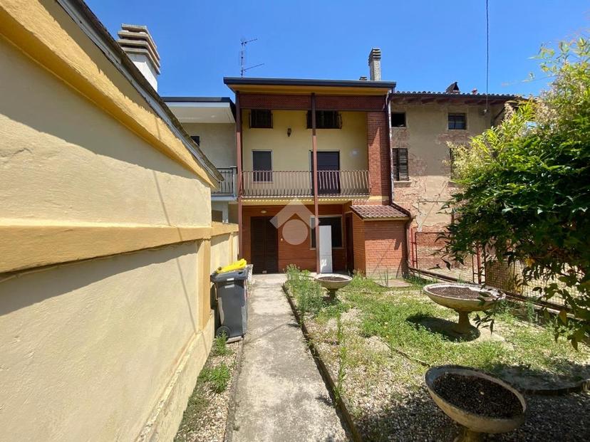 Casa indipendente in Via Ugo Pratolongo 77, Isola Sant'Antonio — foto 3 di 5