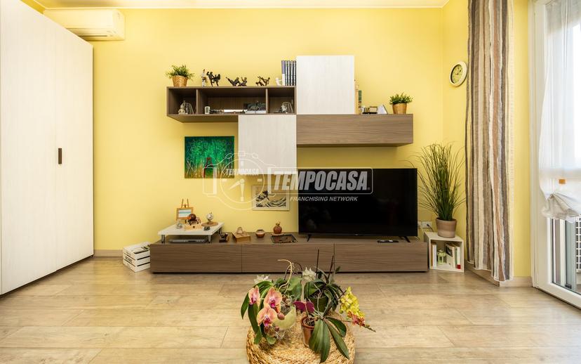 Bilocale in Via Casanova, Melzo