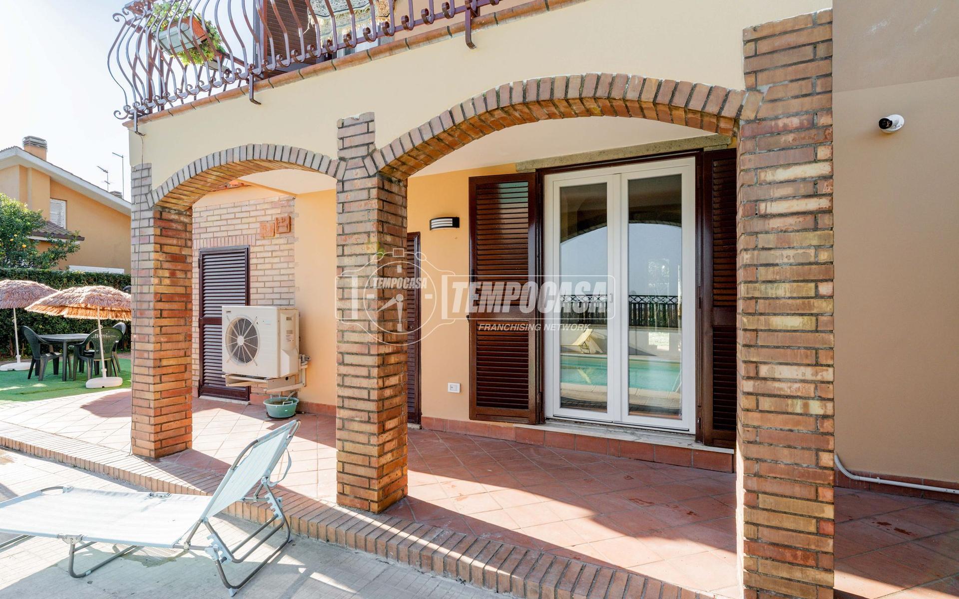 Villa a schiera in Via del Sagittario, Ladispoli