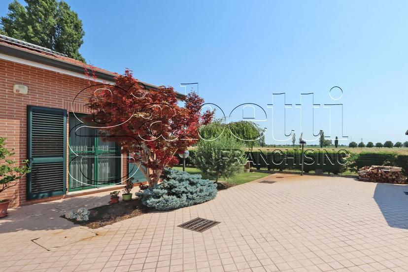 Villa bifamiliare, Ferrara