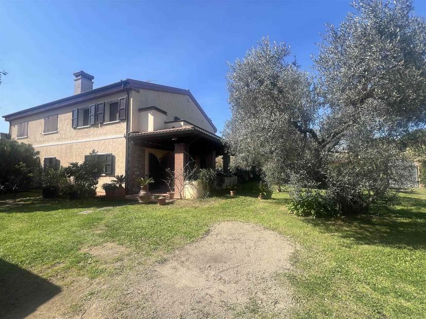 Villa bifamiliare in Via Po, Castagneto Carducci — foto 4 di 5