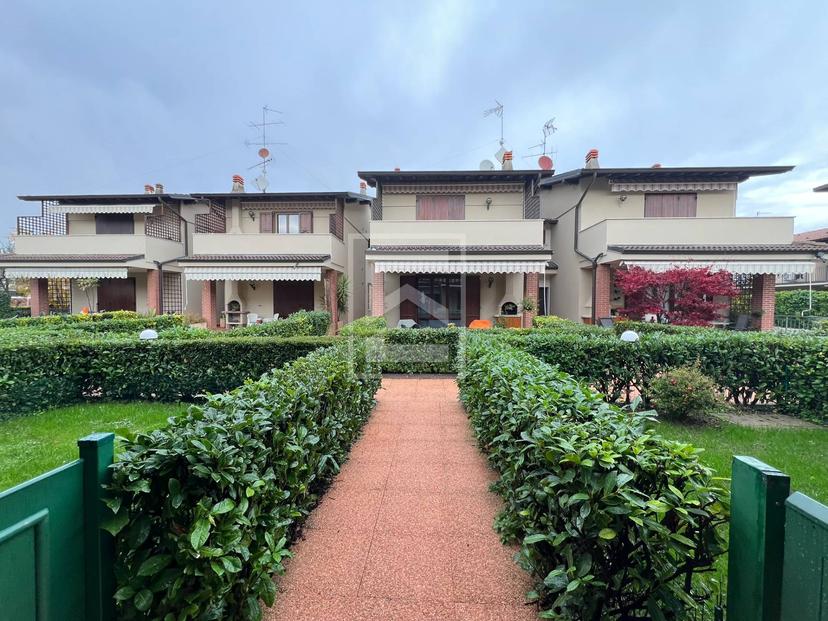 Trilocale in Via Valtenesi 5, Manerba del Garda — foto 3 di 5