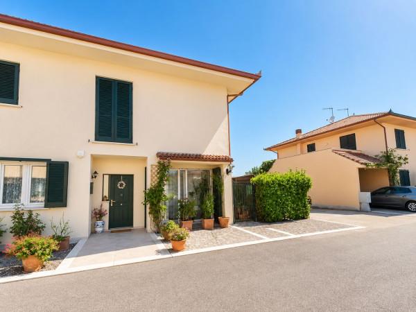 Villa bifamiliare in Via Giovanni Falcone, Grosseto