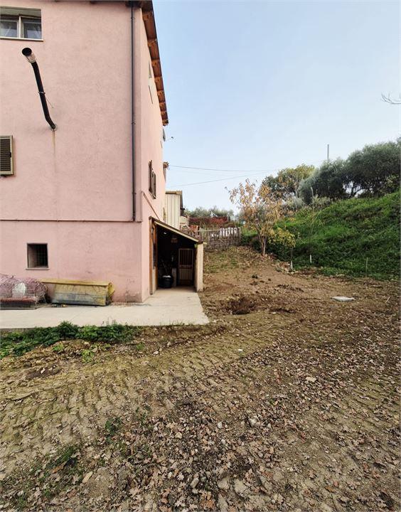 Casa indipendente in Via Roma 3, Giuliano Teatino